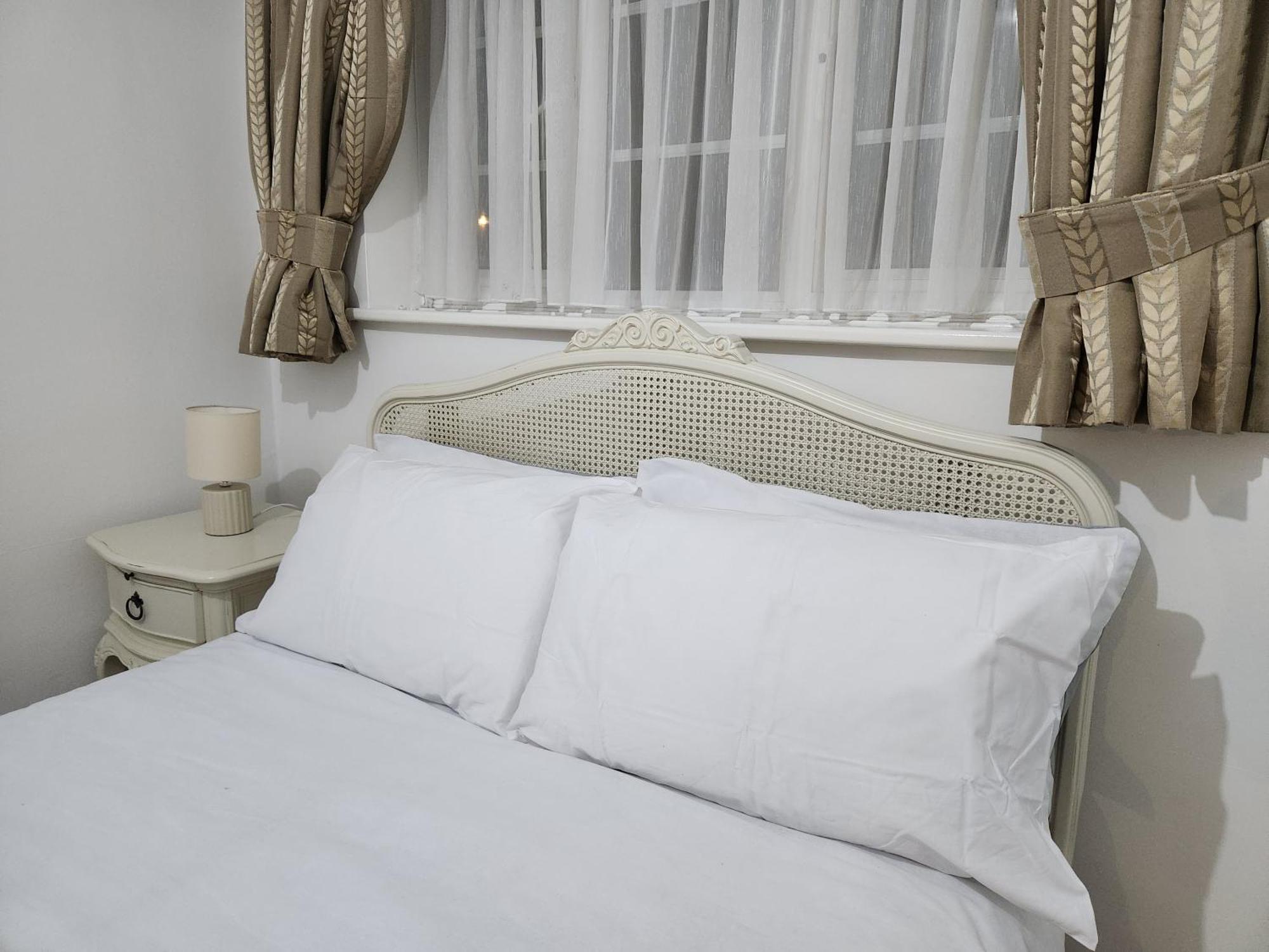 Elmdon House With 4 Spacious Bedrooms To Choose برمنغهام المظهر الخارجي الصورة