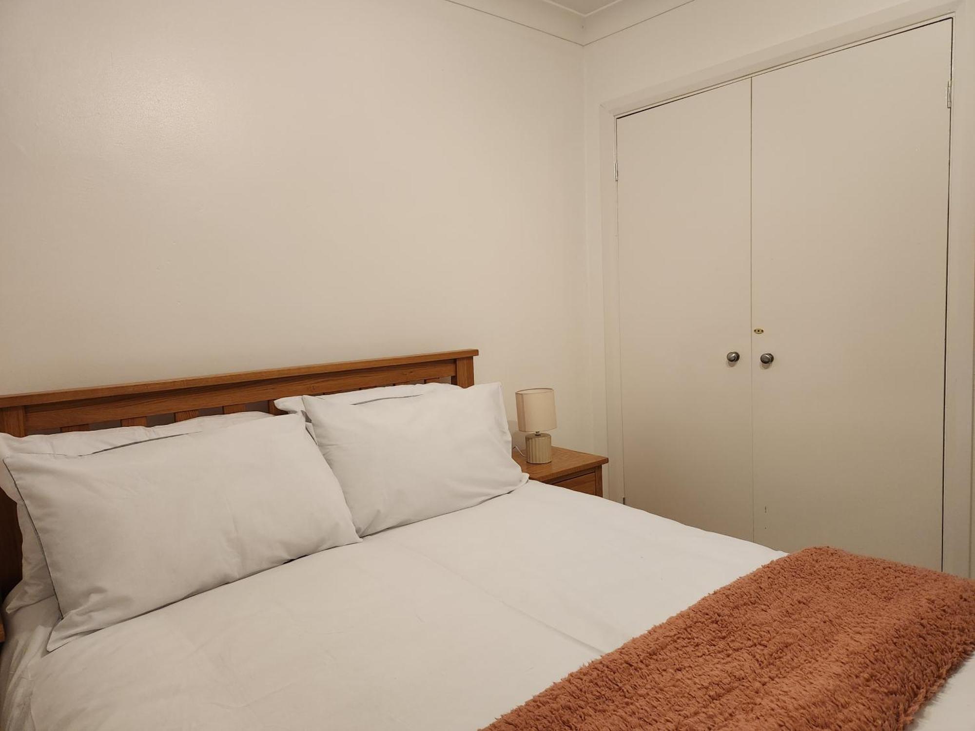 Elmdon House With 4 Spacious Bedrooms To Choose برمنغهام المظهر الخارجي الصورة