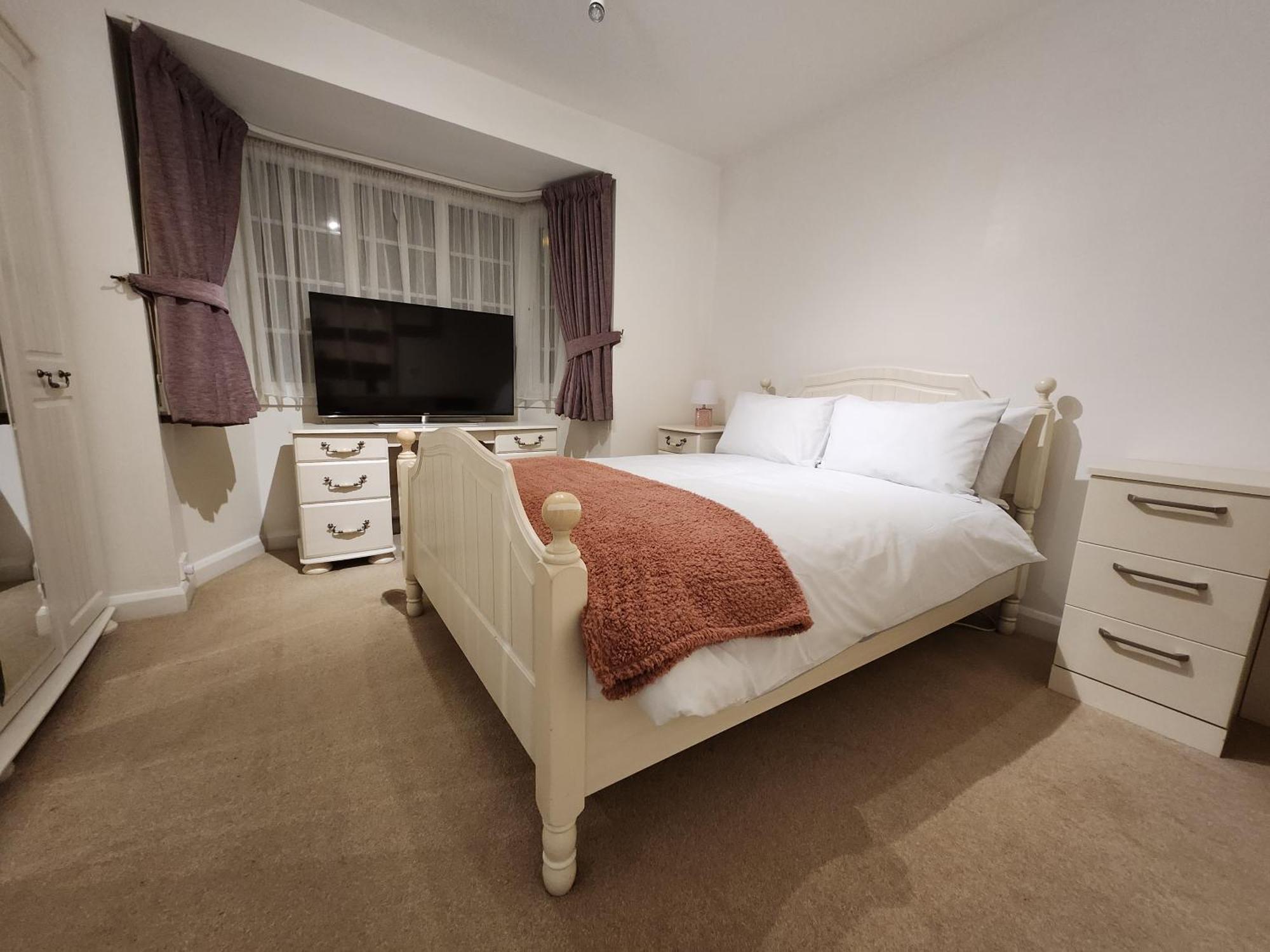 Elmdon House With 4 Spacious Bedrooms To Choose برمنغهام المظهر الخارجي الصورة