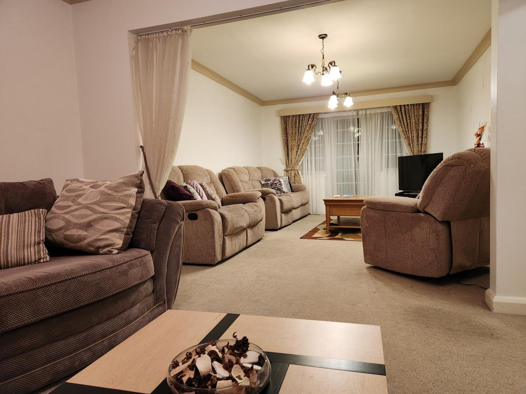 Elmdon House With 4 Spacious Bedrooms To Choose برمنغهام المظهر الخارجي الصورة