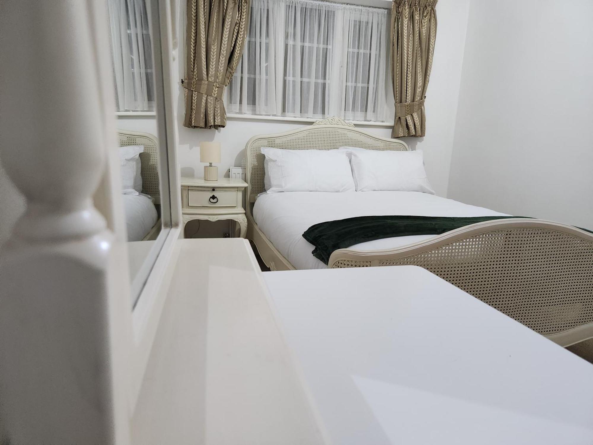 Elmdon House With 4 Spacious Bedrooms To Choose برمنغهام المظهر الخارجي الصورة