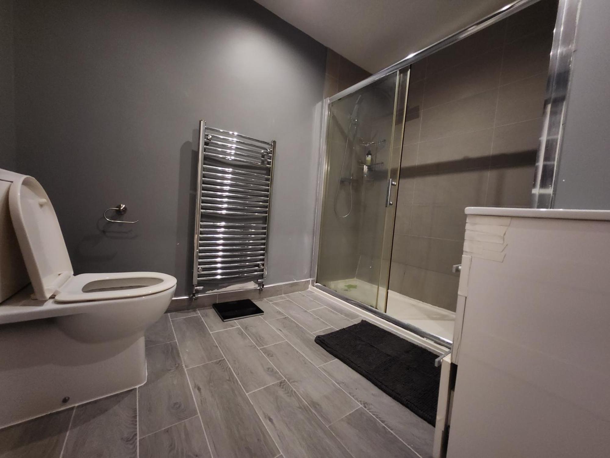 Elmdon House With 4 Spacious Bedrooms To Choose برمنغهام المظهر الخارجي الصورة